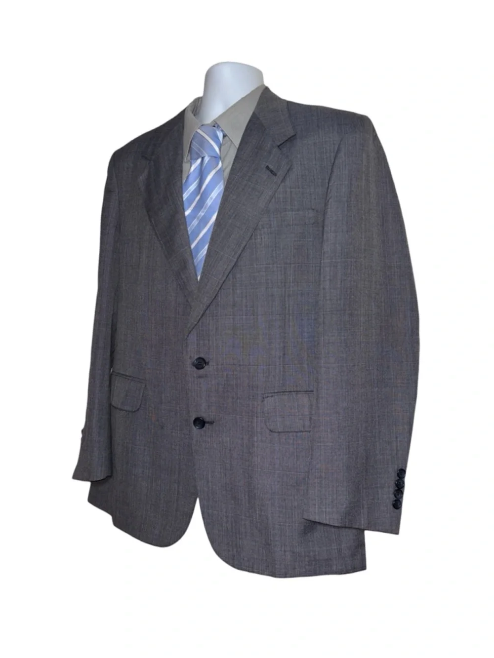 Evan Picone Men's Gray Two-Piece Suit with Subtle Pattern